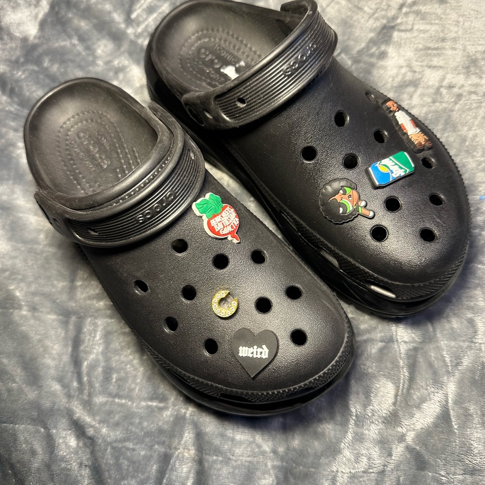 CROCS  Black platform’s with Fun Charms